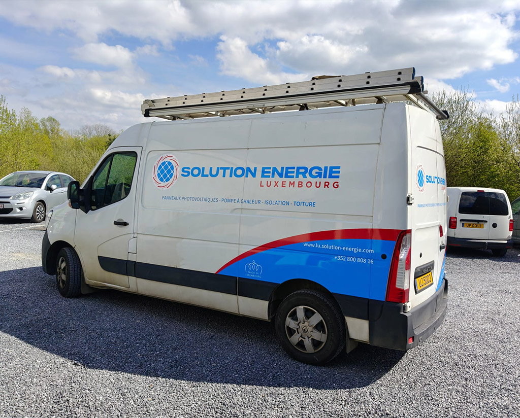 stickers-vehicule-luxembourg-semi-covering-03 Nous avons fourni notre client et nous avons réalisé la pose de l'enseigne lumineuse pour l'habillage de son showroom à Ehlerange - Luxembourg